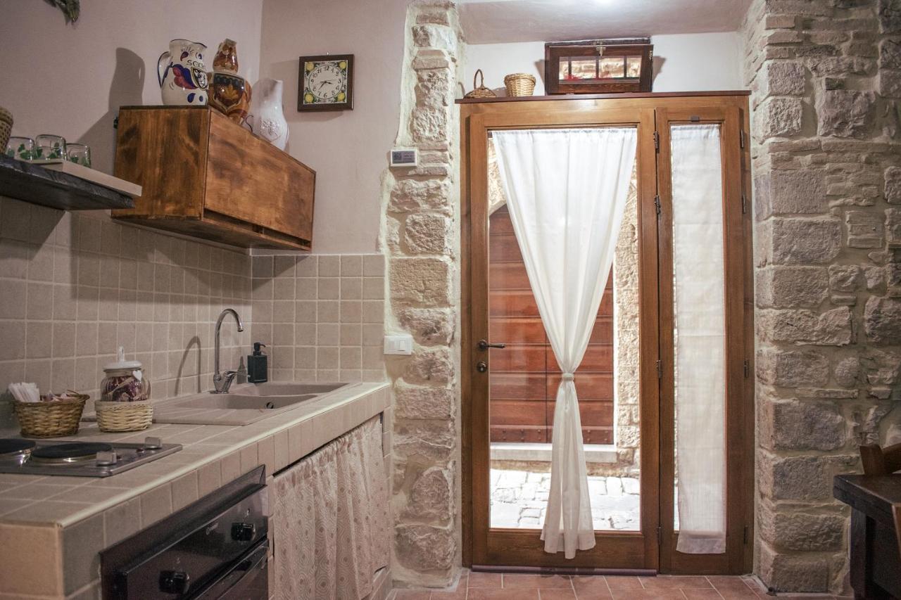 Appartamento Monolocale Centro Storico Gubbio Esterno foto